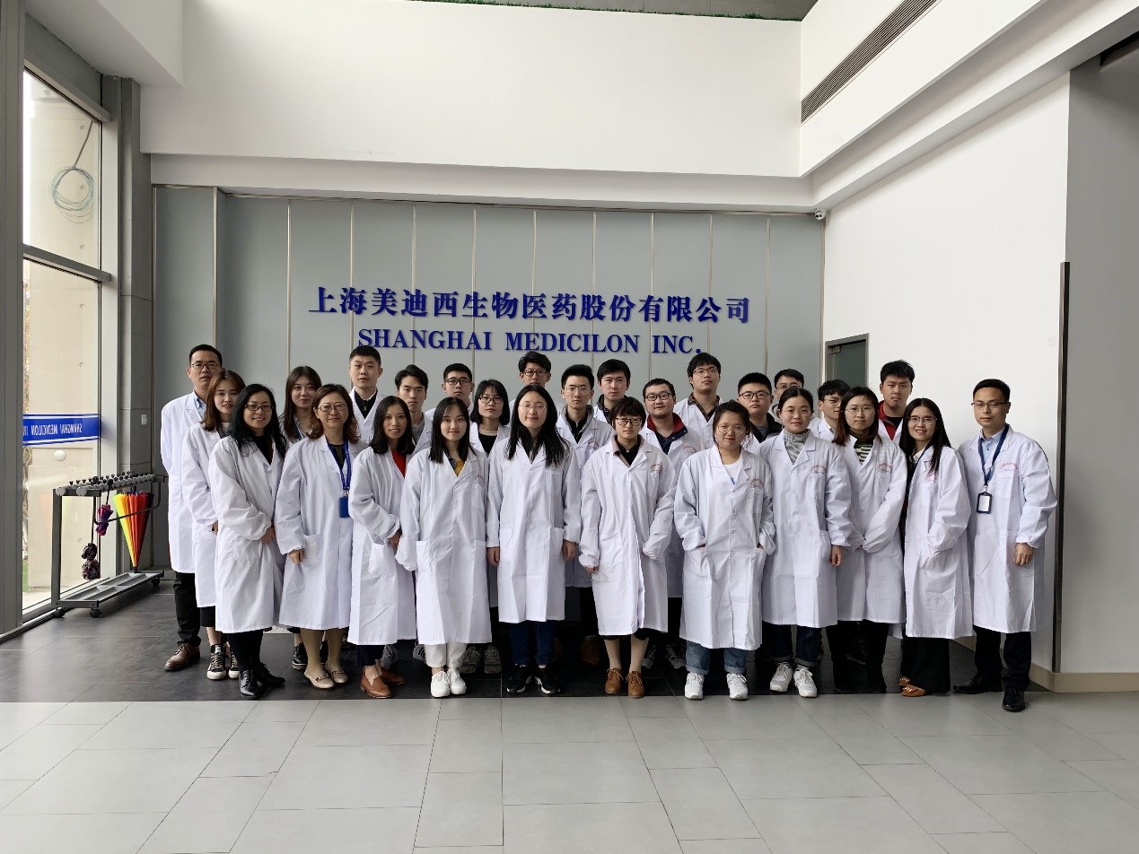 走進必威betway网址,與(yu) 學子共話成長